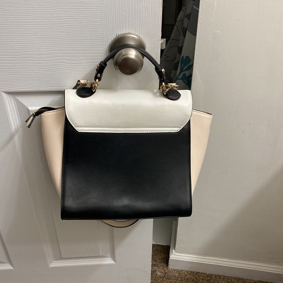 Neutral crossbody purse - Picture 2 of 5